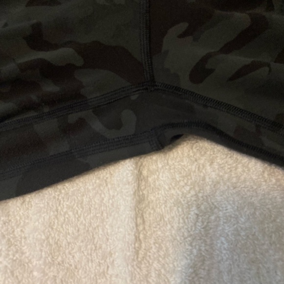 lululemon Align Pant II 25" in Incognito  multi gator green. Size 8. - Picture 4 of 7